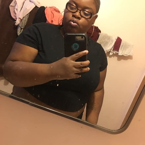 Profile Picture of Alexis Alexander (@alexisalexan235) on Poshmark