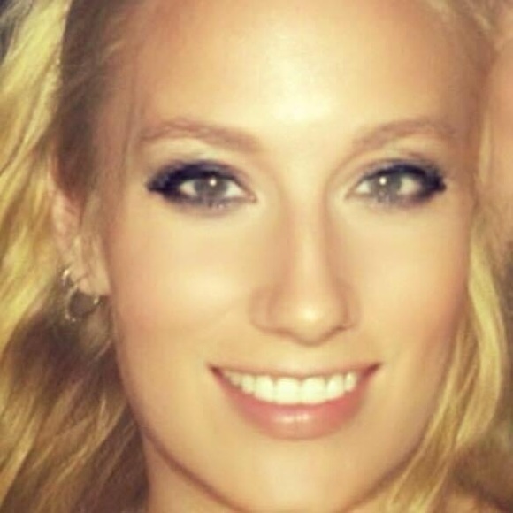 Profile Picture of Danielle Decoursey (@ddsoftball24) on Poshmark