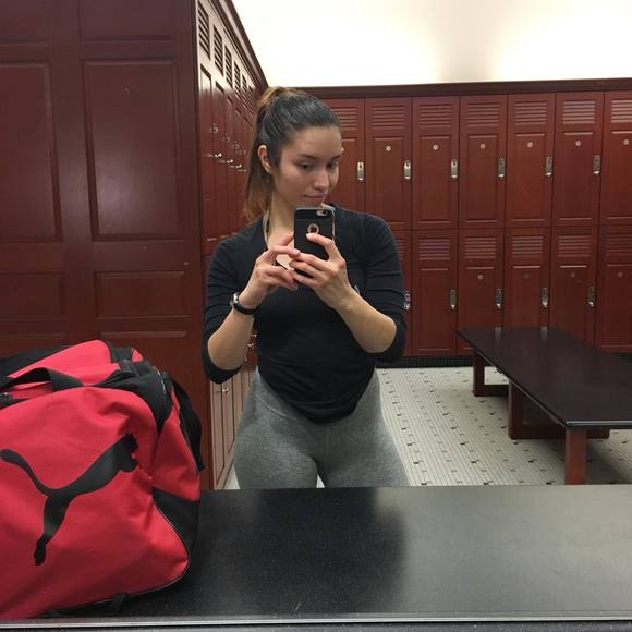 Profile Picture of Valerie Morones (@valmorones) on Poshmark
