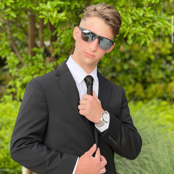 Profile Picture of Cole Blanchfield (@coleblanchfield) on Poshmark