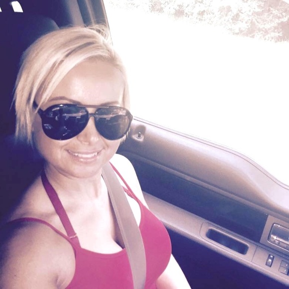 Danielle Merrick - Poshmark Profile Picture of Danielle Merrick (@daniellemerrick) on Poshmark