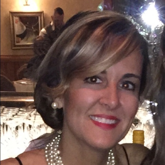 Profile Picture of Lauren Falcetta (@lfalcetta) on Poshmark