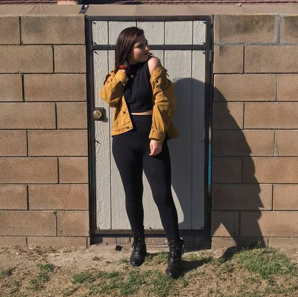 Profile Picture of Brianne Nickolas (@briannekotinek) on Poshmark