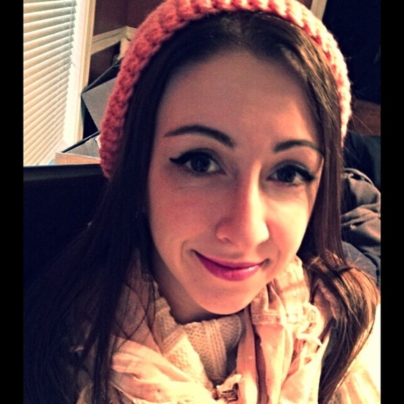 Profile Picture of Nicole Laurin (@nicolemarie1225) on Poshmark