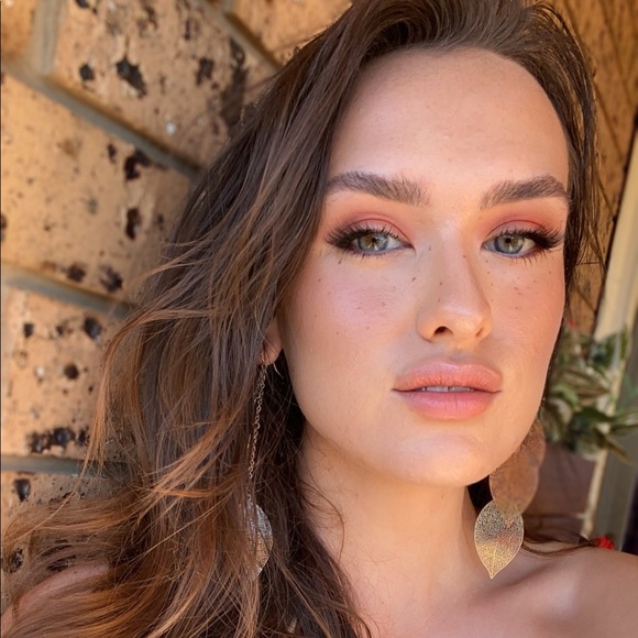 Profile Picture of Ruth Pickles (@ruthann91) on Poshmark