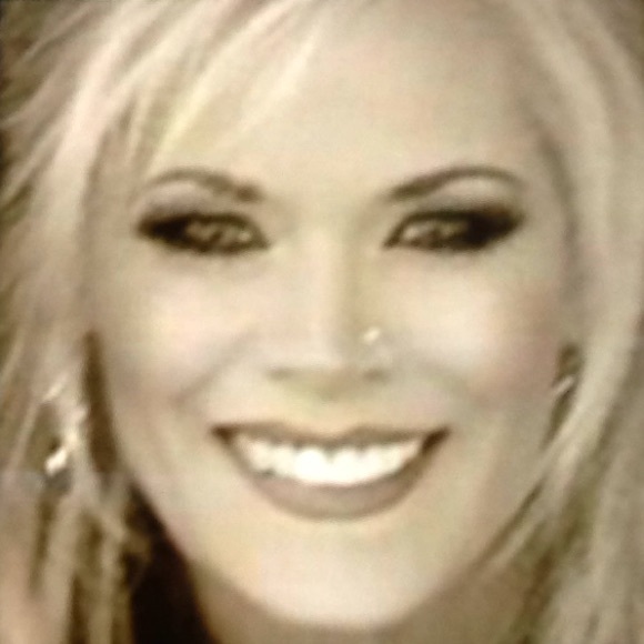 Profile Picture of Lori Donovan (@lorirustypapa) on Poshmark