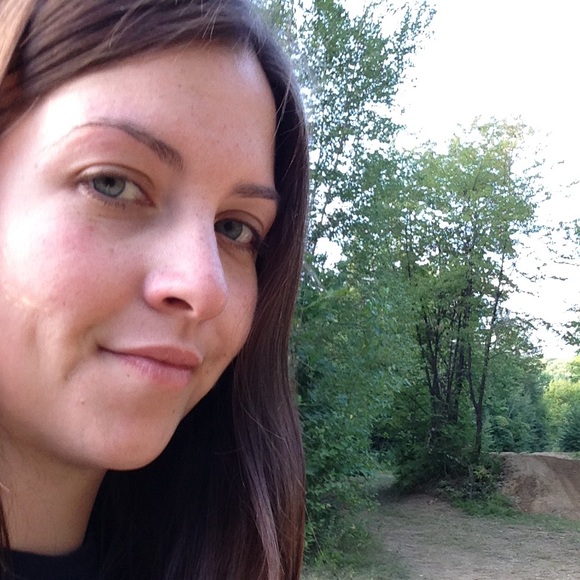 Profile Picture of Shannon Stuart (@shaystu41) on Poshmark