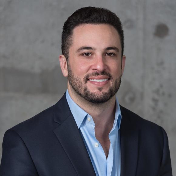 Profile Picture of Peter Quinones (@peterquinones2) on Poshmark