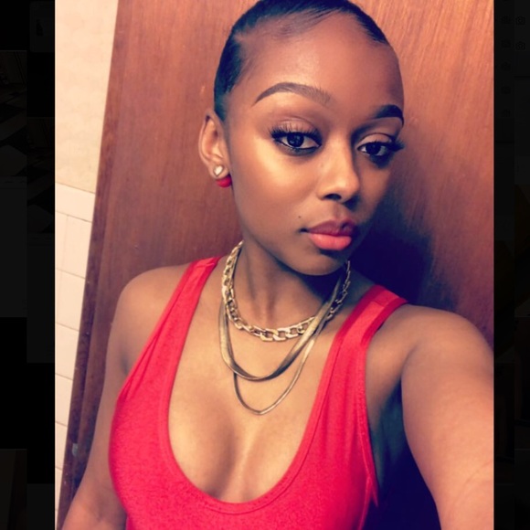 Profile Picture of Alexus Gordon (@lex_pex) on Poshmark