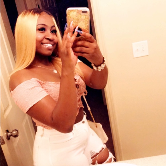 Profile Picture of Teania Davis (@teaniadavis) on Poshmark