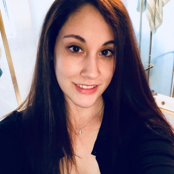 Profile Picture of Melanie Ziegler (@donica2013) on Poshmark