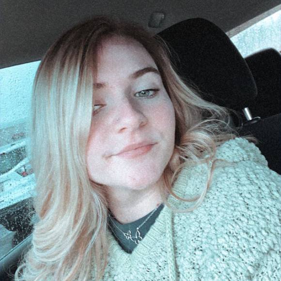 Profile Picture of Cheyanne Rhenae (@cheyannerhenae) on Poshmark