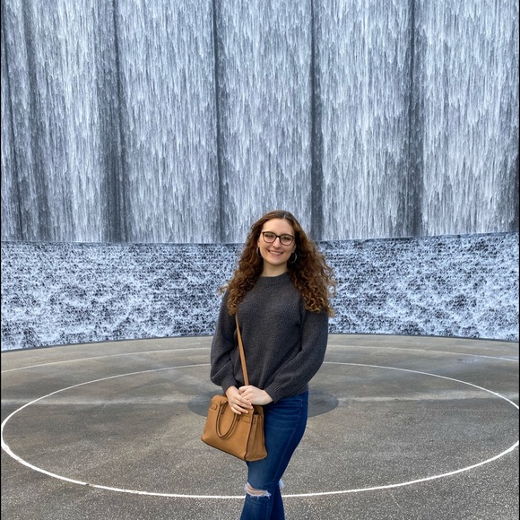Profile Picture of Madi Nedderman (@madinedderman) on Poshmark