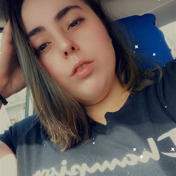 Profile Picture of Makayla Brezee (@makaylabrezee) on Poshmark