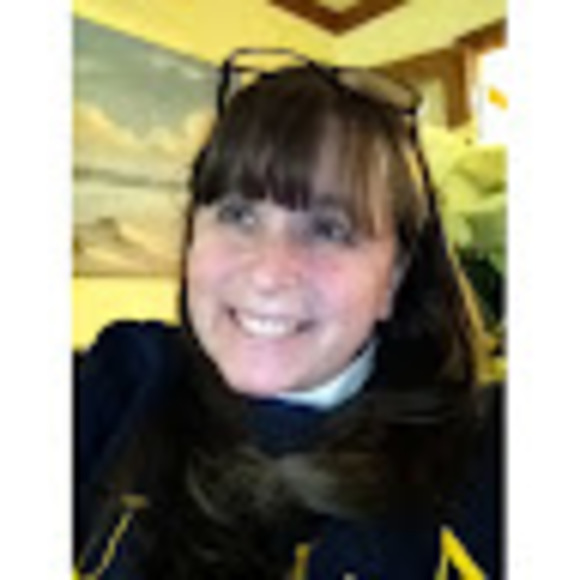 Profile Picture of Karen Gould (@gouldkaren19) on Poshmark