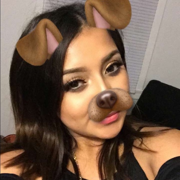 Profile Picture of Rebecca Arreola (@bleeziee) on Poshmark