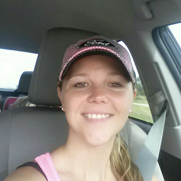 Maggie Dunphy - Poshmark Profile Picture of Maggie Dunphy (@maggiedunphy1) on Poshmark