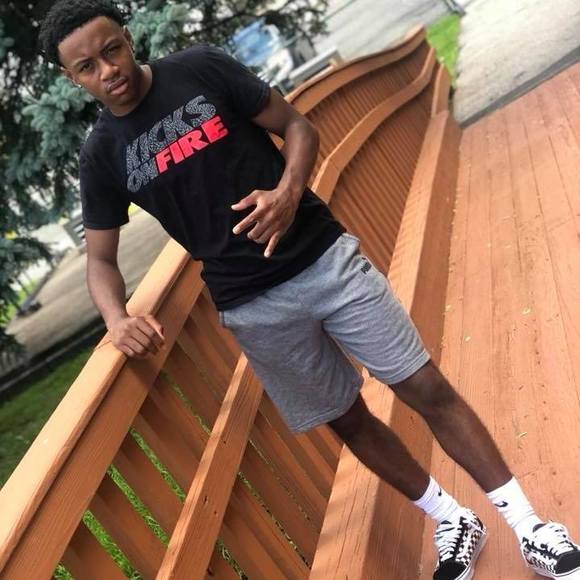 Profile Picture of Aaron Parker (@trendsetter26) on Poshmark