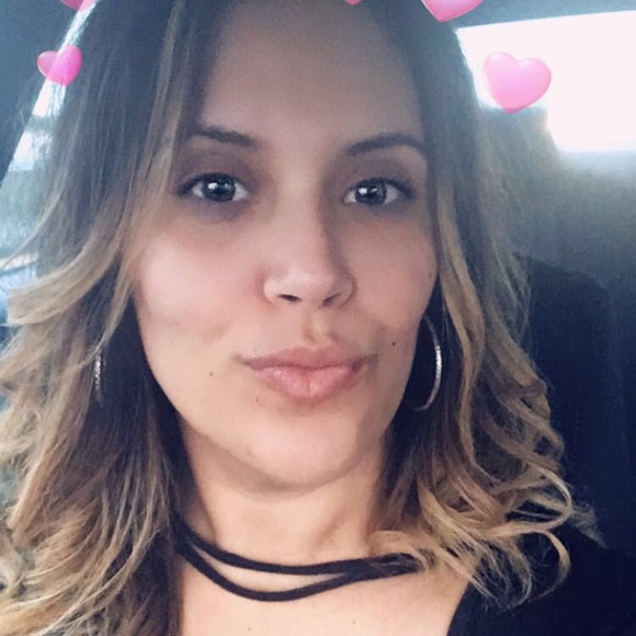 Alicia Javier - Poshmark Profile Picture of Alicia Javier (@aliciaja77) on Poshmark