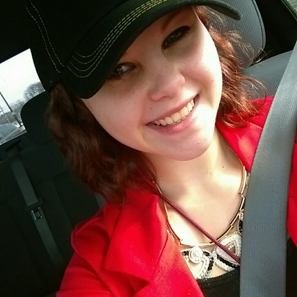 Profile Picture of Haley Winks (@haleywinks) on Poshmark