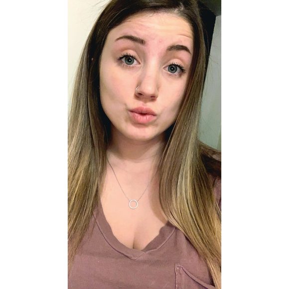 Profile Picture of Aspen Schlieper (@aspy1306) on Poshmark