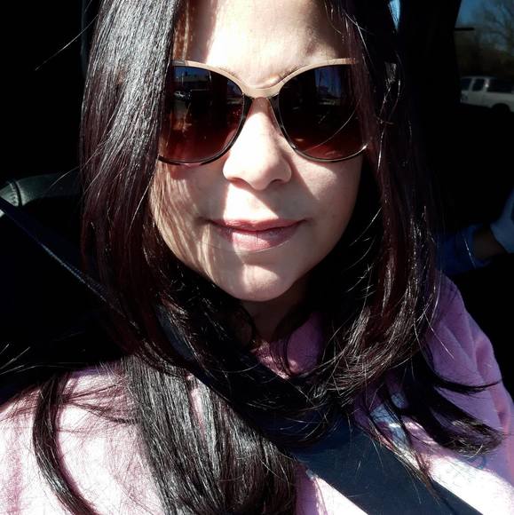 Profile Picture of Paty Borba (@paty_borba) on Poshmark