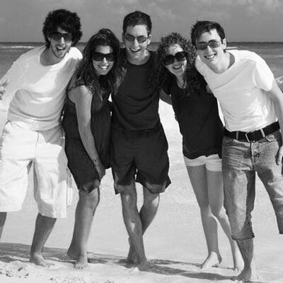 Profile Picture of Aimee Hurst (@Violinist_Aimee) on Twitter