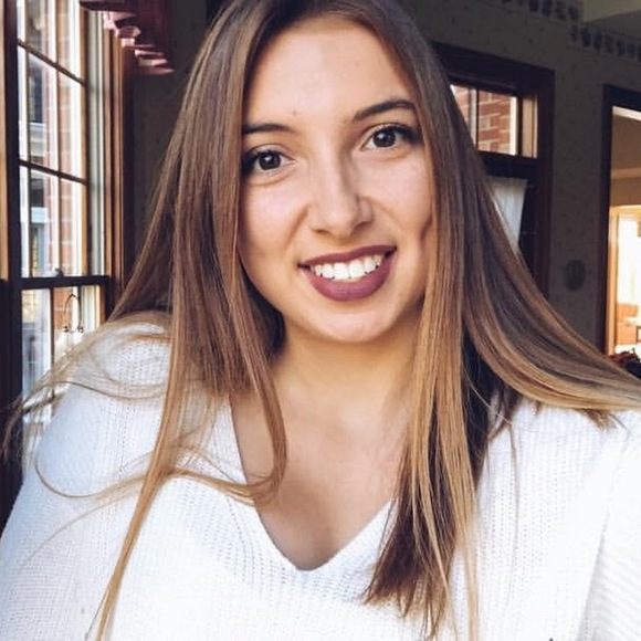 Profile Picture of Autumn Stevens (@autumnstevens03) on Poshmark