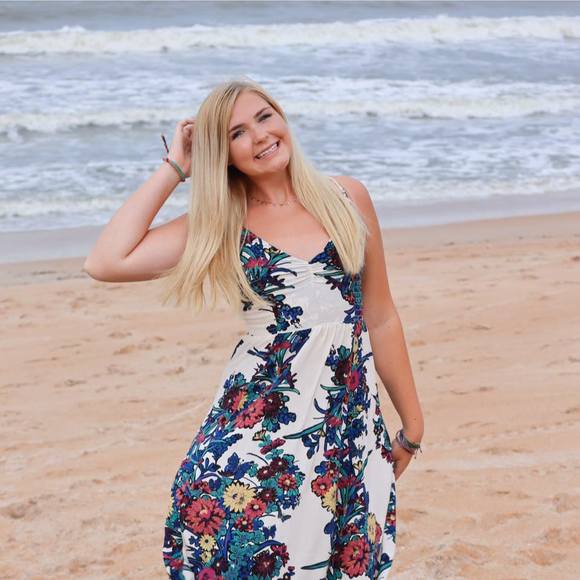 Profile Picture of Allison Singletary (@allisonsingleta) on Poshmark