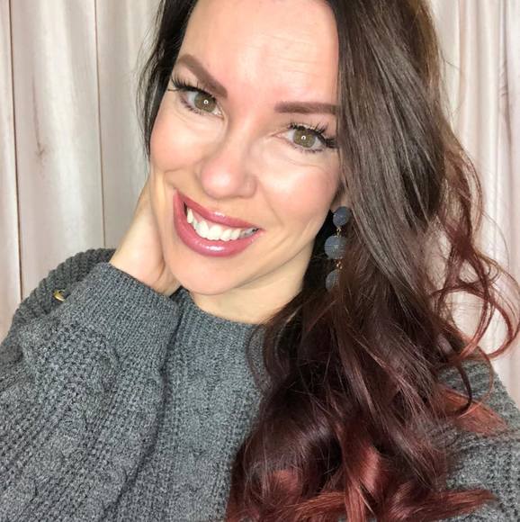 Profile Picture of Shawna Ladd atwell (@atwellkssw) on Poshmark