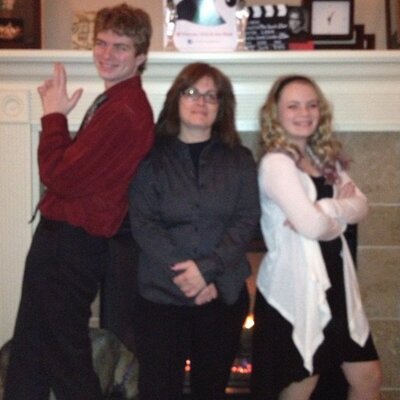 Profile Picture of Tina Linder (@tmglinder) on Twitter