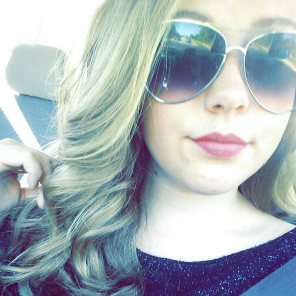 Profile Picture of Brittney Foxworthy (@britmarie15) on Poshmark