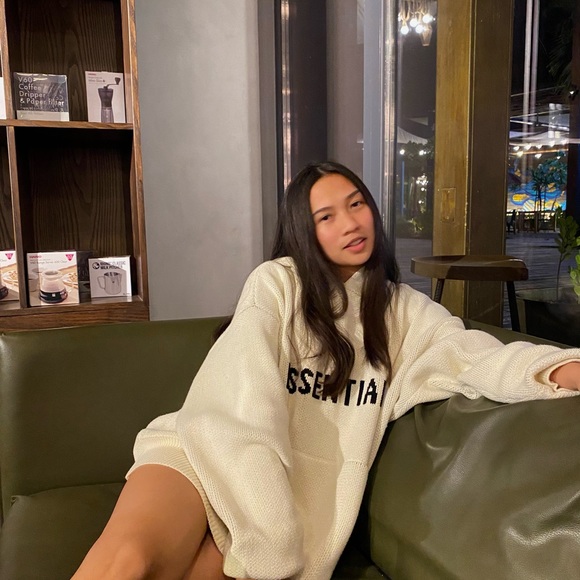 Profile Picture of Gabrielle Bunag (@gabebunag) on Poshmark