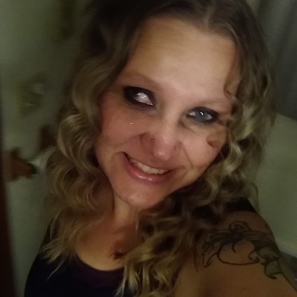 Profile Picture of Shelby Manderscheid (@shelbyman) on Poshmark