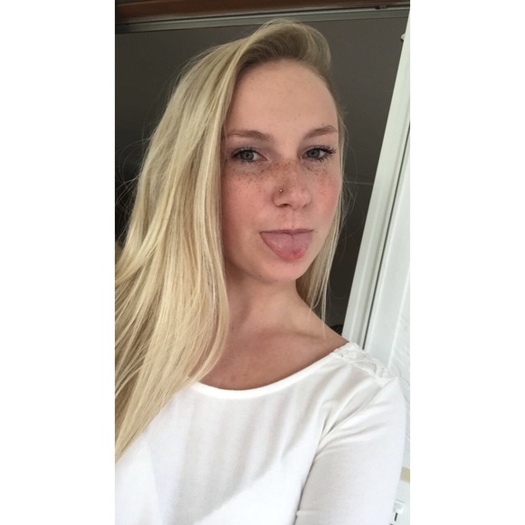Profile Picture of Camryn Challinor (@camychallinor) on Poshmark