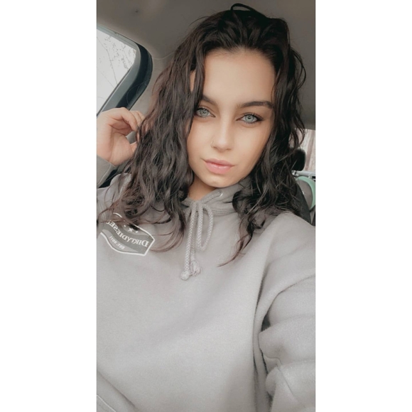 Profile Picture of Tori Linsinbigler (@tlinsinbigler) on Poshmark