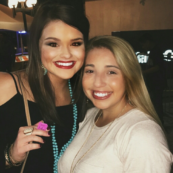 Profile Picture of Payton Bates (@pbates08) on Poshmark