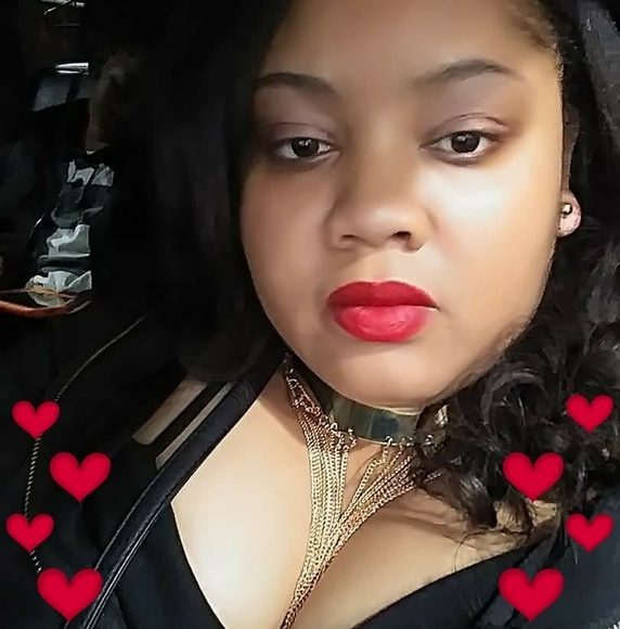 Profile Picture of Crystal Banks (@pooh5175555) on Poshmark