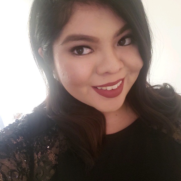 Profile Picture of Josie Huesca (@josiehuesca) on Poshmark