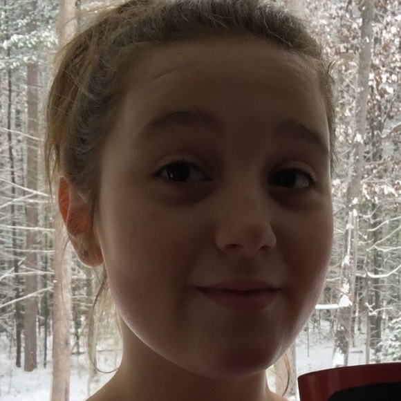 Profile Picture of Kiersten Crannell (@kiersten06) on Poshmark