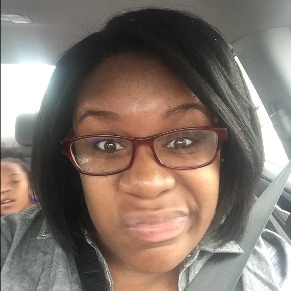 Profile Picture of Nichelle Bethune (@nbethune) on Poshmark