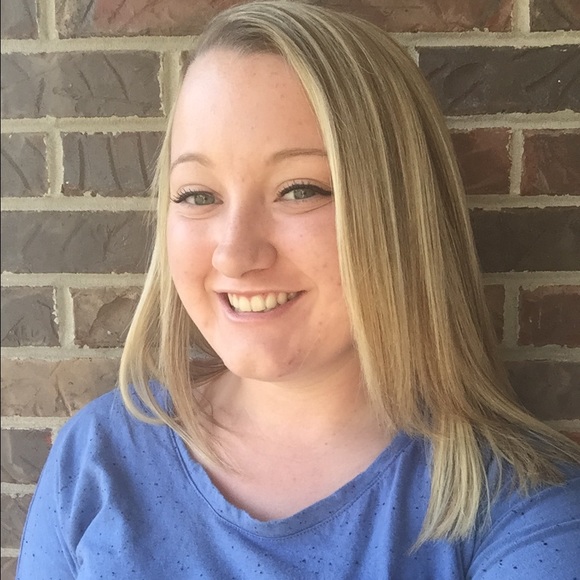 Profile Picture of Savannah Hodge (@srhodge13) on Poshmark