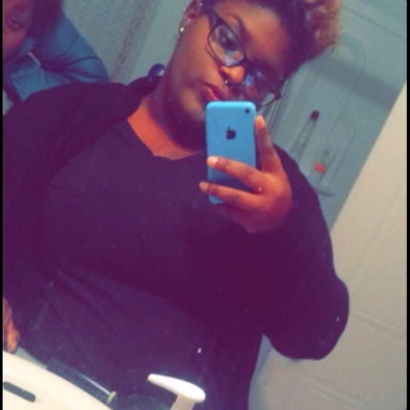 Profile Picture of Ebony Cutchember (@ebonymonet1996) on Poshmark