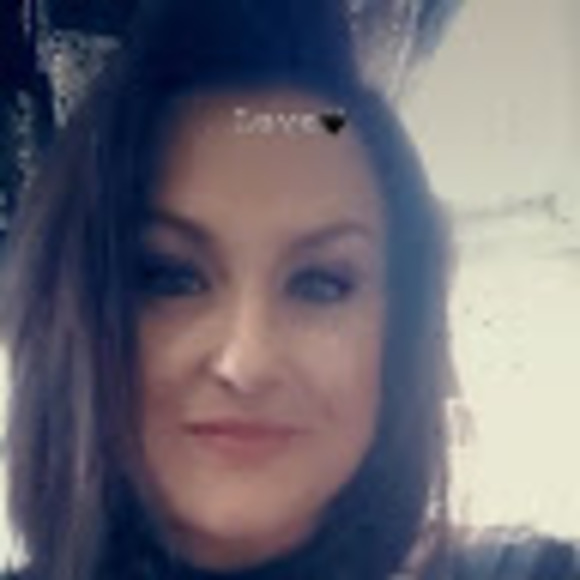 Profile Picture of Nicole Howland (@n_howland) on Poshmark