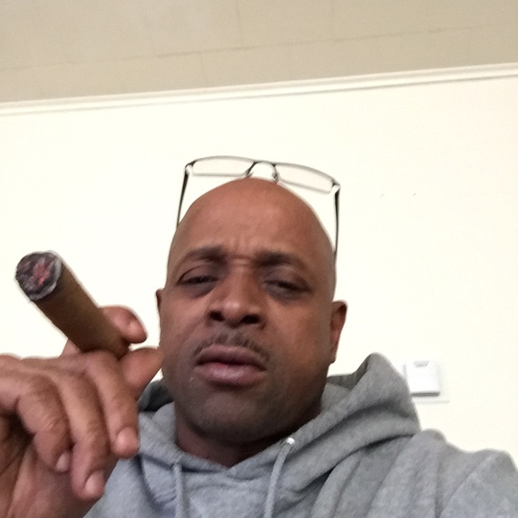 Profile Picture of Everett Hudson (@evhud55) on Poshmark