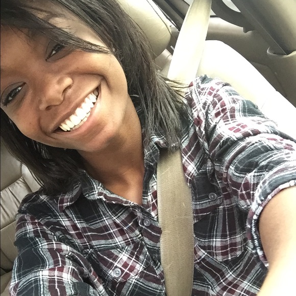 Profile Picture of Leasette Gregory (@leasetteg) on Poshmark