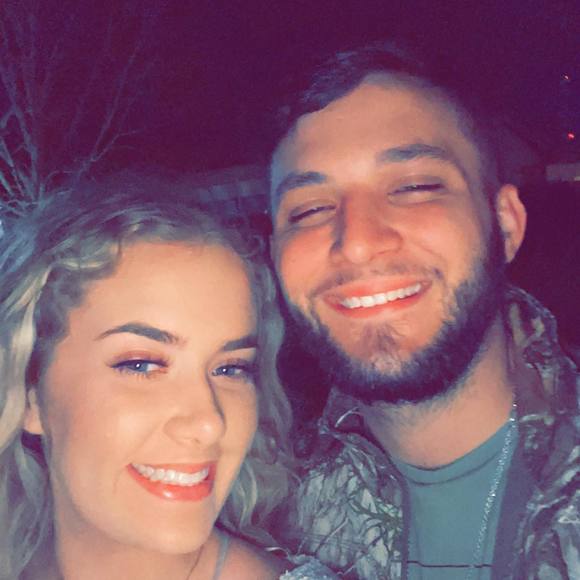 Profile Picture of Taylor Sagona (@taylordenise82) on Poshmark