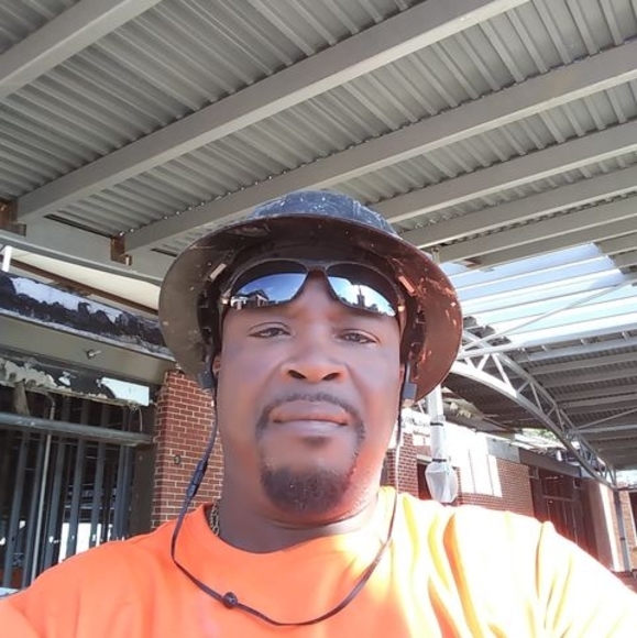 Profile Picture of Leroy Brown (@leroybrown12014) on Poshmark