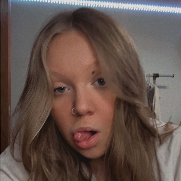 Profile Picture of Leah Brantmeier (@leah_brantmeier) on Poshmark