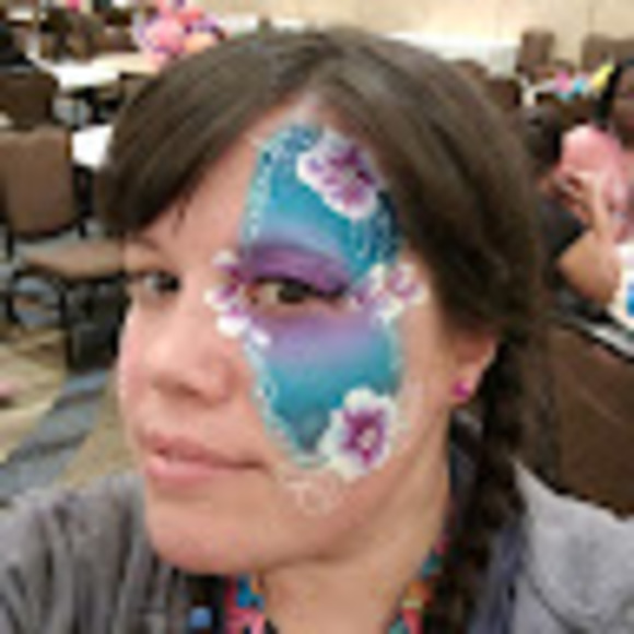 Profile Picture of Lisa Shaughnessy (@lisaradgirl5) on Poshmark